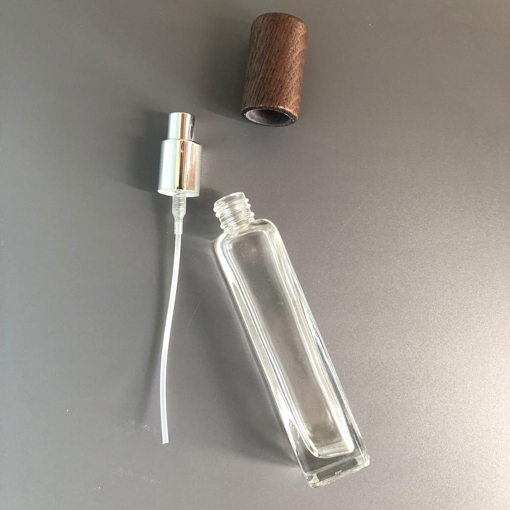 10/15ml Premium Glass Perfume Spray with Walnut Beech Cap, Portable Refillable Travel Atomizer for Cosmetics