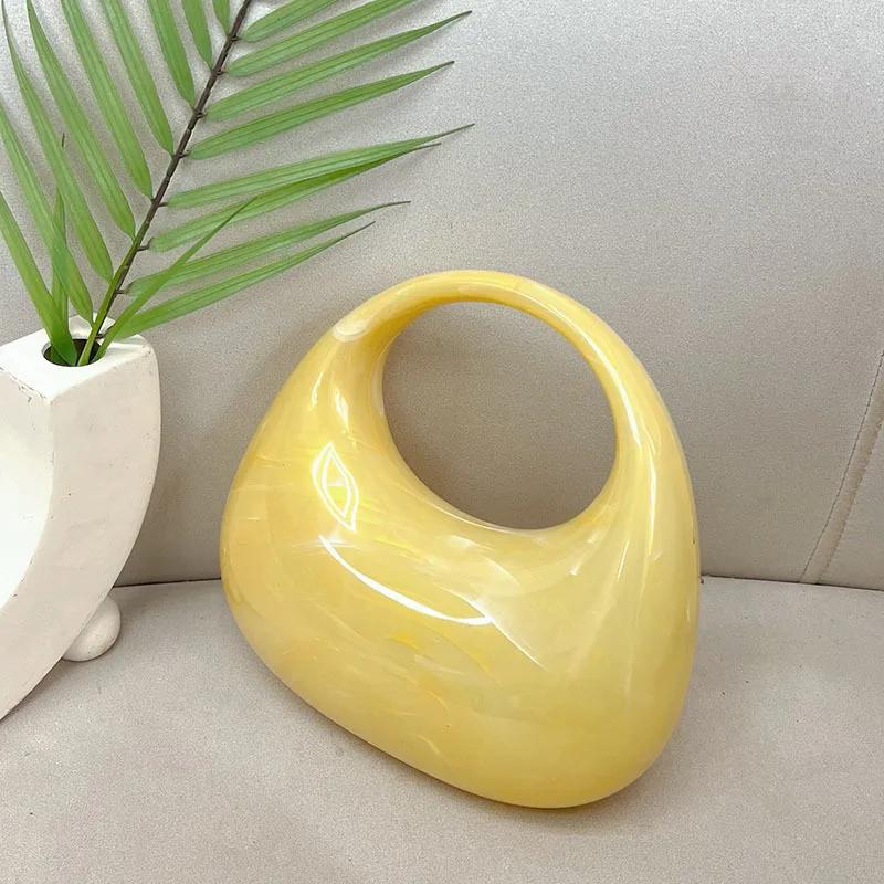 

Candy Bright Acrylic Crescent Bag Half Moon Evening Bags For Women Luxury Designer Chain Dinner Bag For Party Wedding Clutch жовтий