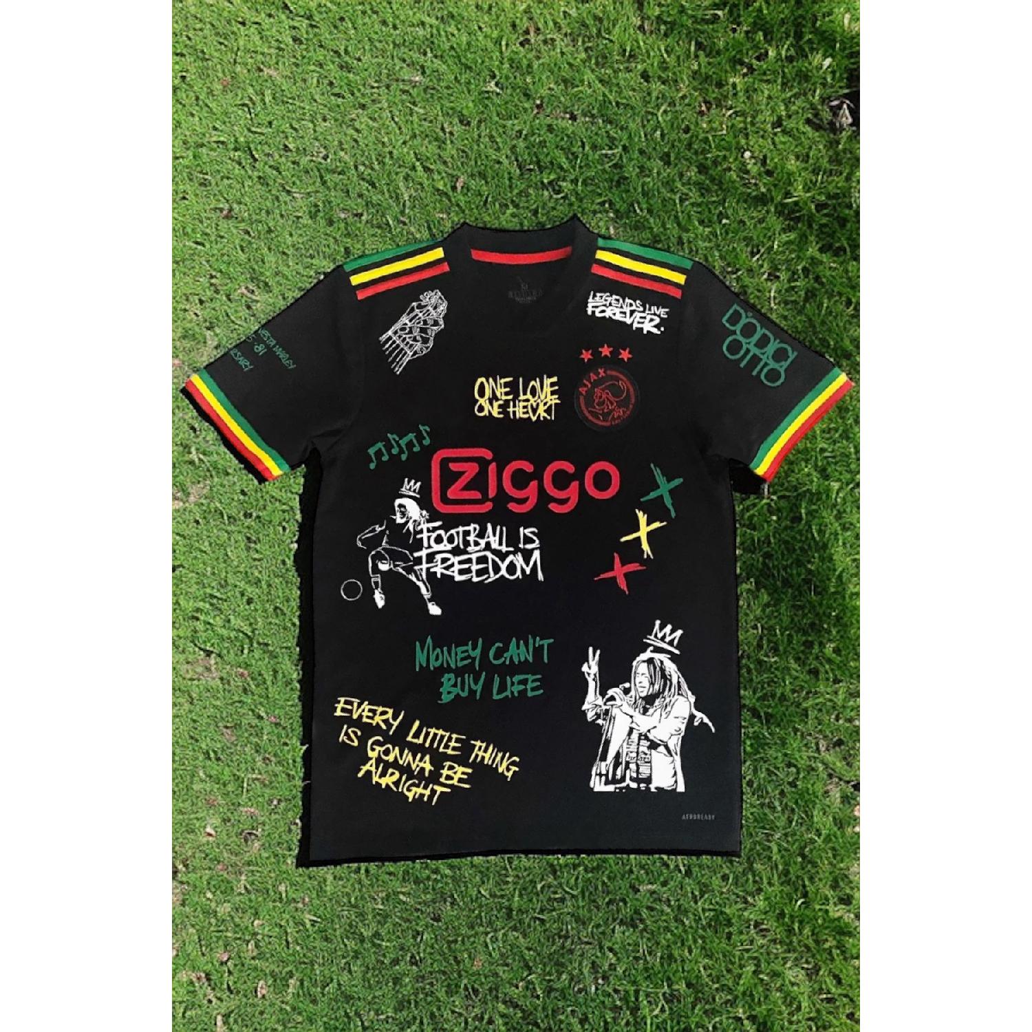 

Джерси нового сезона Ajax с дизайном Боба Марли