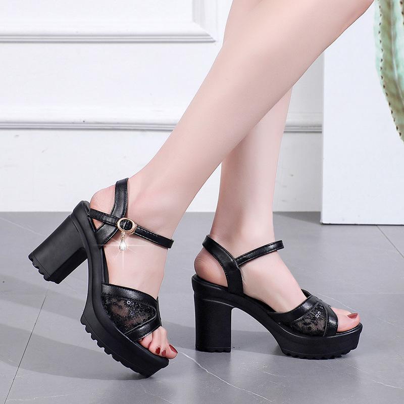 

Роскошные женские изысканные босоножки на высоком каблуке Летний модный тренд Босоножки из сетки на толстом каблуке Модная универсальная повседневная женская обувь 42