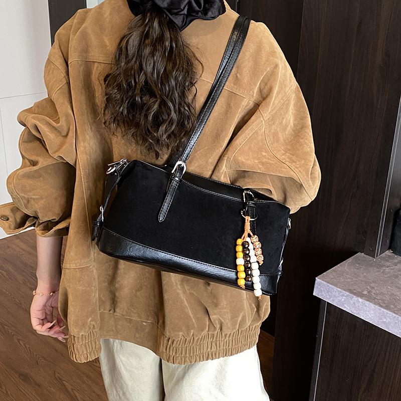 Frosted retro small bag women's autumn and winter 2025 new niche design messenger bag popular ins portable pillow bag