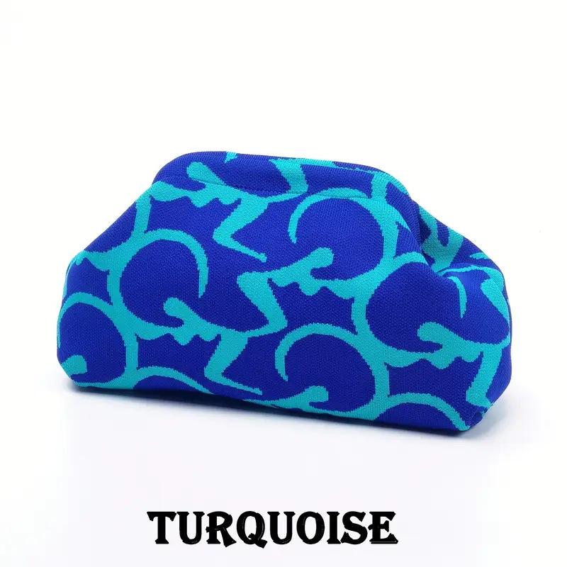 

Трендовый женский клатч и косметичка в полоску колор-блок 2025