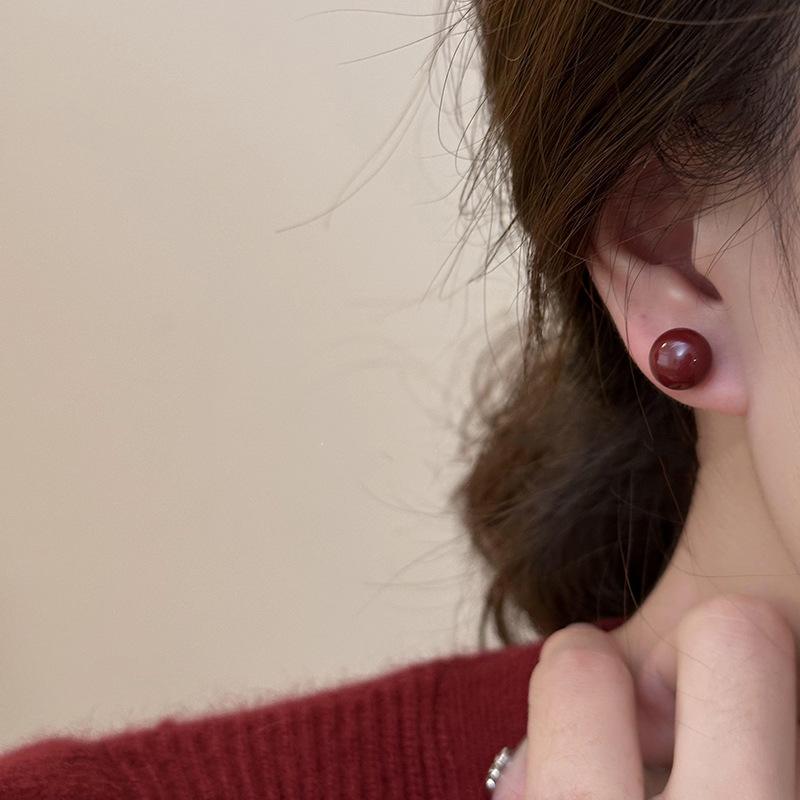 

Ультра-белые Красные Паровые Булочки Жемчужные Серьги Легкая Роскошь Чувство Темперамента Уникальные Для Прокалывания Мочек Ушей Серьги Женские Ретро Серьги