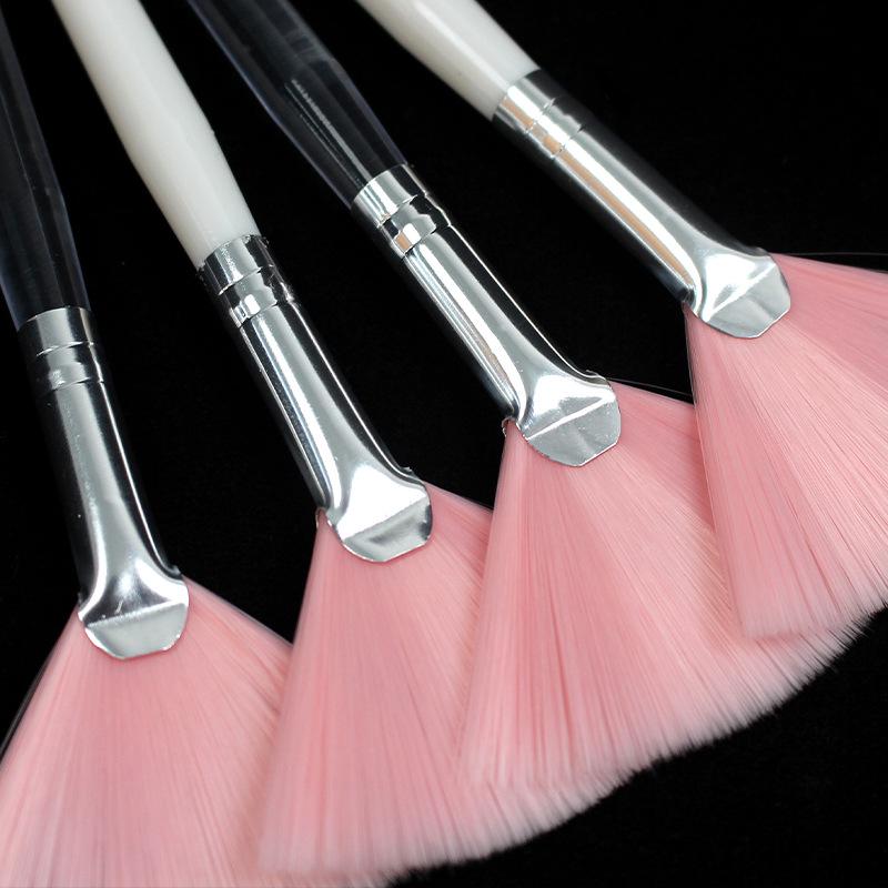 Fan-Shaped Beauty Brush: Essential Oil & Concealer Tool for Brightening Makeup