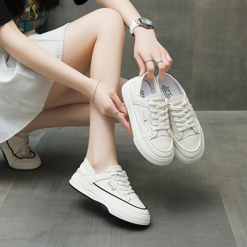 Popular lazy two wear little white shoes women's models 2025 summer new versatile flat-bottomed casual one-pedal board shoes super hot