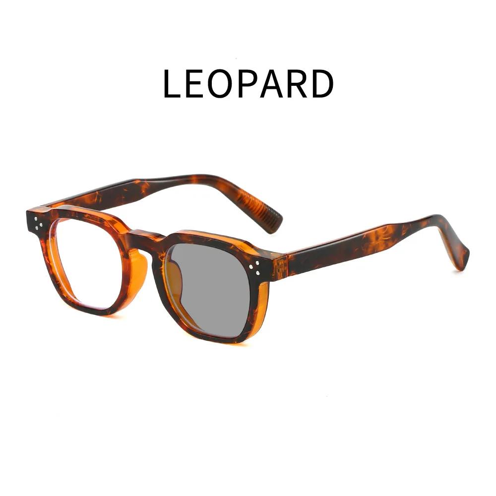 

Unisex Fashionable Square Large Frame Photochromic Reading Glasses Anti-Blue Light Presbyopia Glasses Outdoor Color Changing 0 леопардовый
