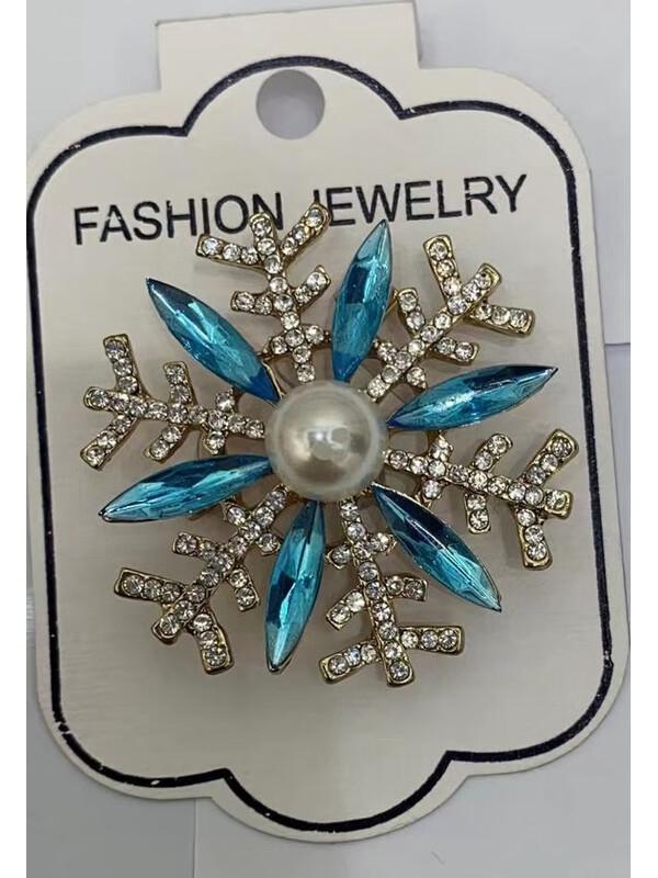 Рождественская брошь-снежинка с кристаллами и жемчугом