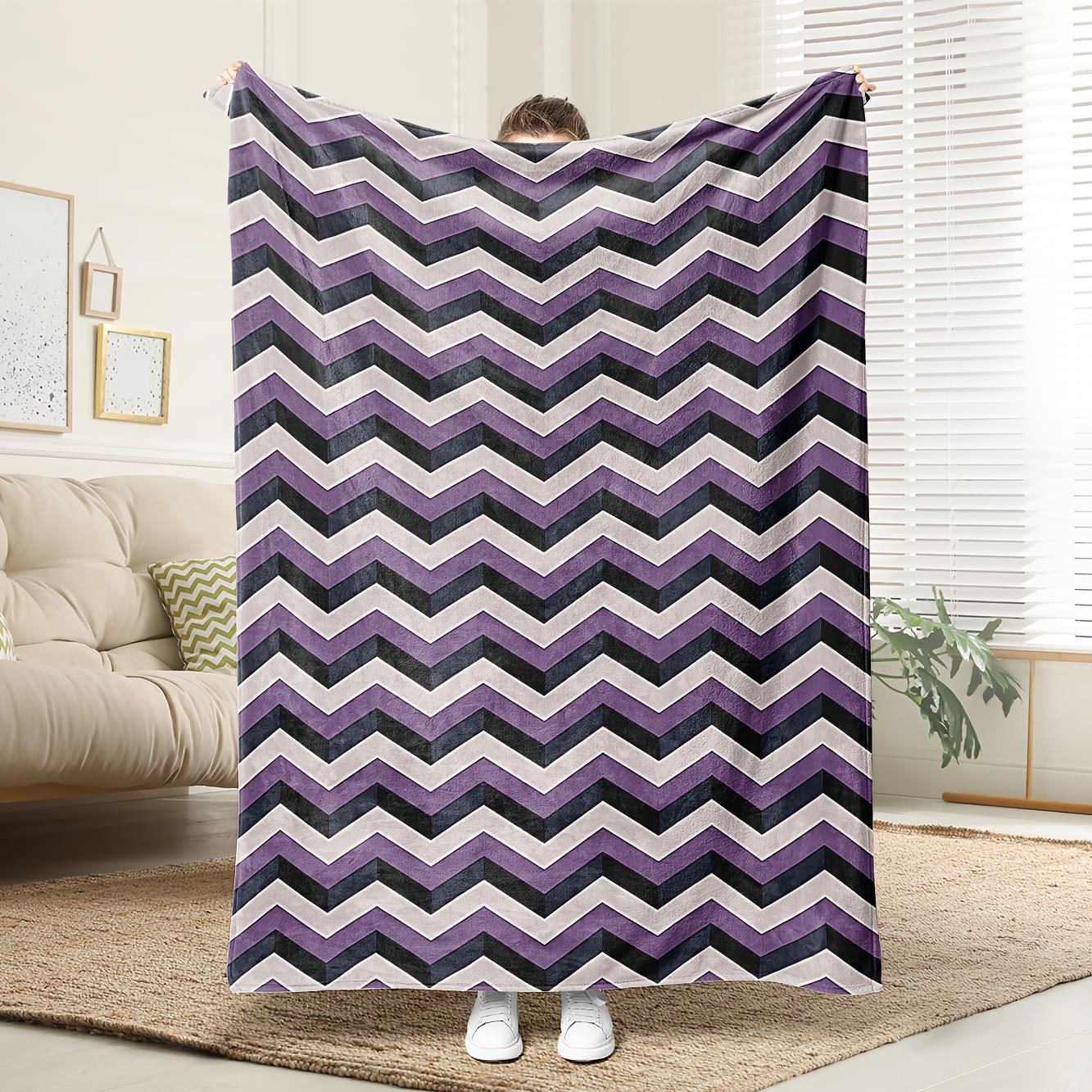 

1pc Purple and black wavy striped blanket polyester fabric machine washable suitable for bedroom and living room 75x100cm