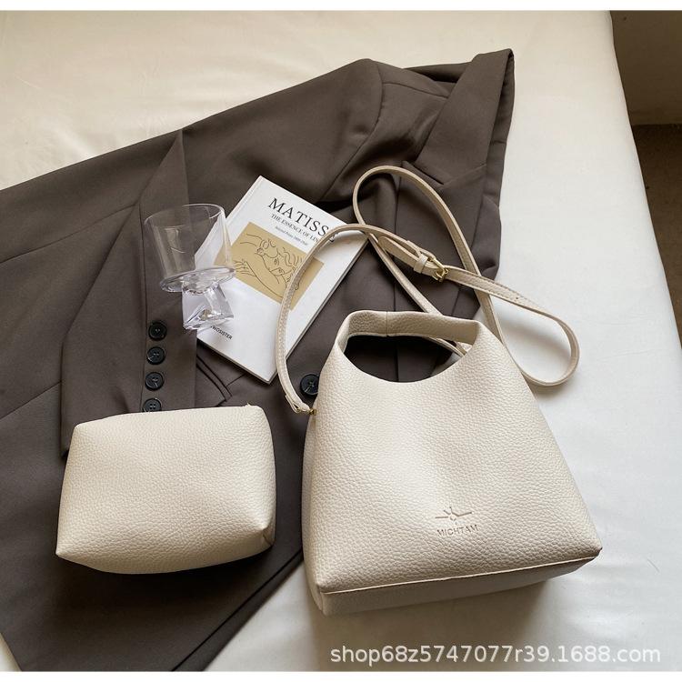 Large Capacity Simple Bucket Bag Women's Bag 2025 New Trendy Fashion Shoulder Messenger Bag Soft Leather Retro Armpit Bag