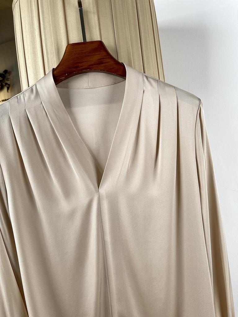 Women's Elegant V-neck Silk Pullover Shirt, Long Sleeve, Loose Fit, Slimming, Mulberry Silk, Perfect for Spring/Summer Commuting.