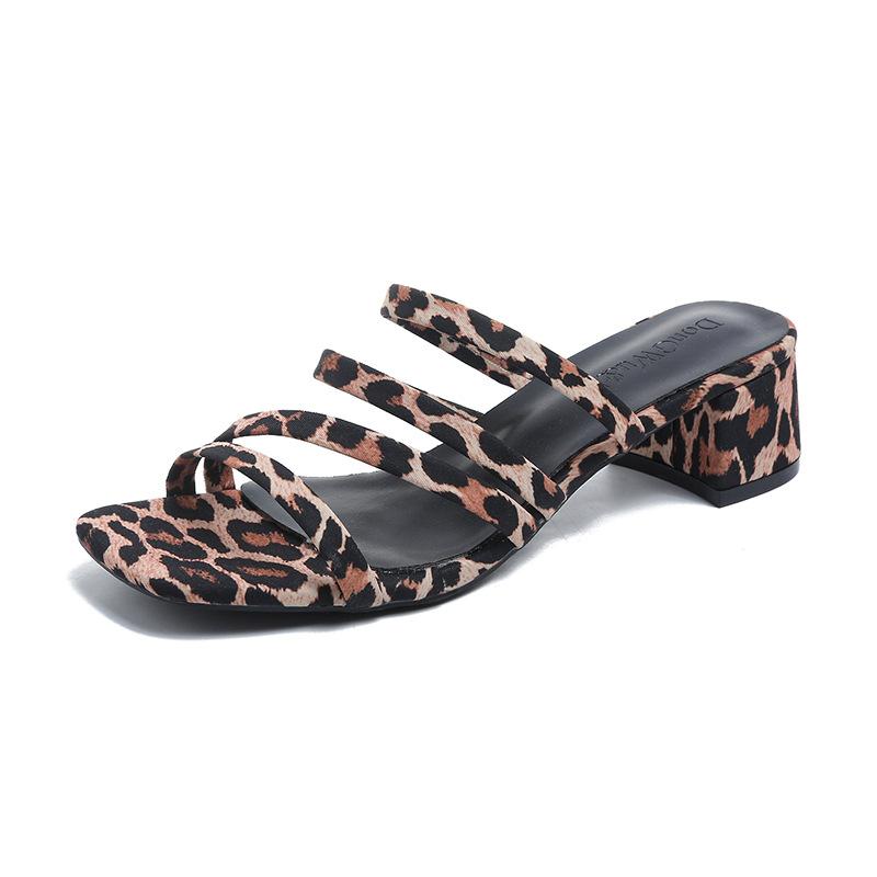 

Square head thick heel slippers female 2025 summer new gentle French fairy simple one-word thin strap middle heel fashion slippers 42 цветной печати леопарда