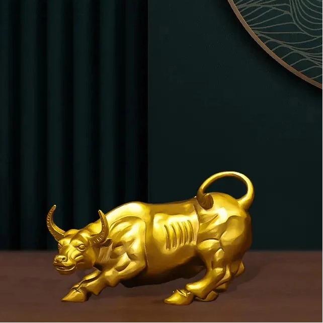 

Wall Street Copper Bull Statue – Golden Charging Bull Figurine for Home & Office Decor, Luck and Success Gift 12CM