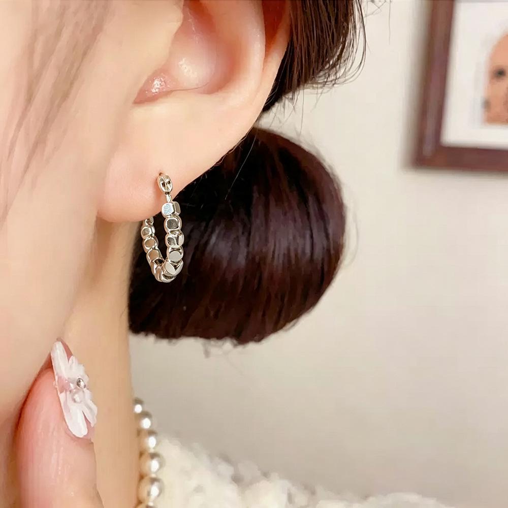 European & American Style High-End Women's Large Hoop Earrings: Trendy & Versatile Fashion Design