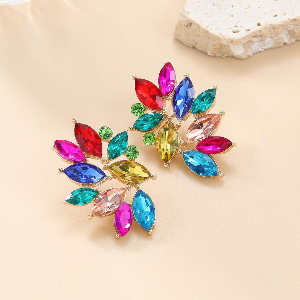 Modische Strassblumen-Steckohrringe für Damen Neues Klassisches Retro-Design Zirkon Party-Accessoires