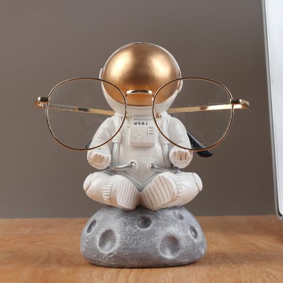 Eyeglass Display Fashionable Hands Holding Design Multi-purpose Resin Astronaut Glasses Holder Stand for Bedside