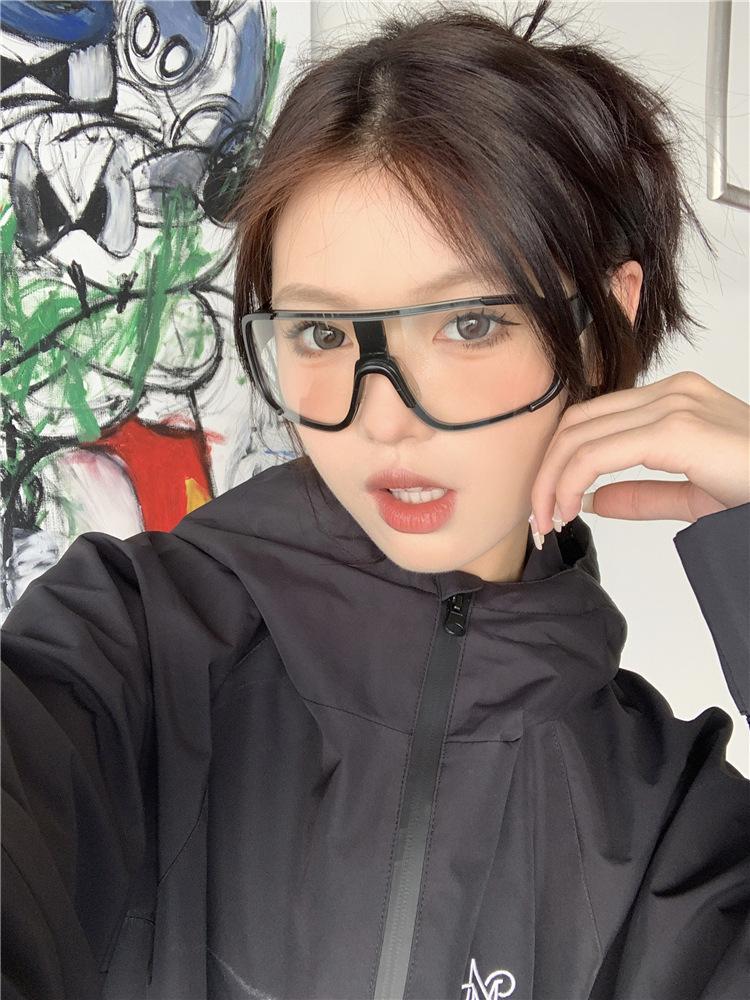 Lunettes de soleil vintage noires mates à monture surdimensionnée pour l'extérieur, l'équitation, l'alpinisme, le ski, coupe-vent, protection des yeux, lunettes de soleil amincissantes