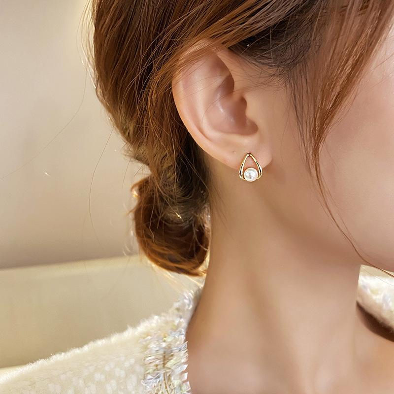 Water Drop Simple Pearl Earrings Versatile High-end Sense Niche Design Sense Light Luxury Temperament Stud Earrings