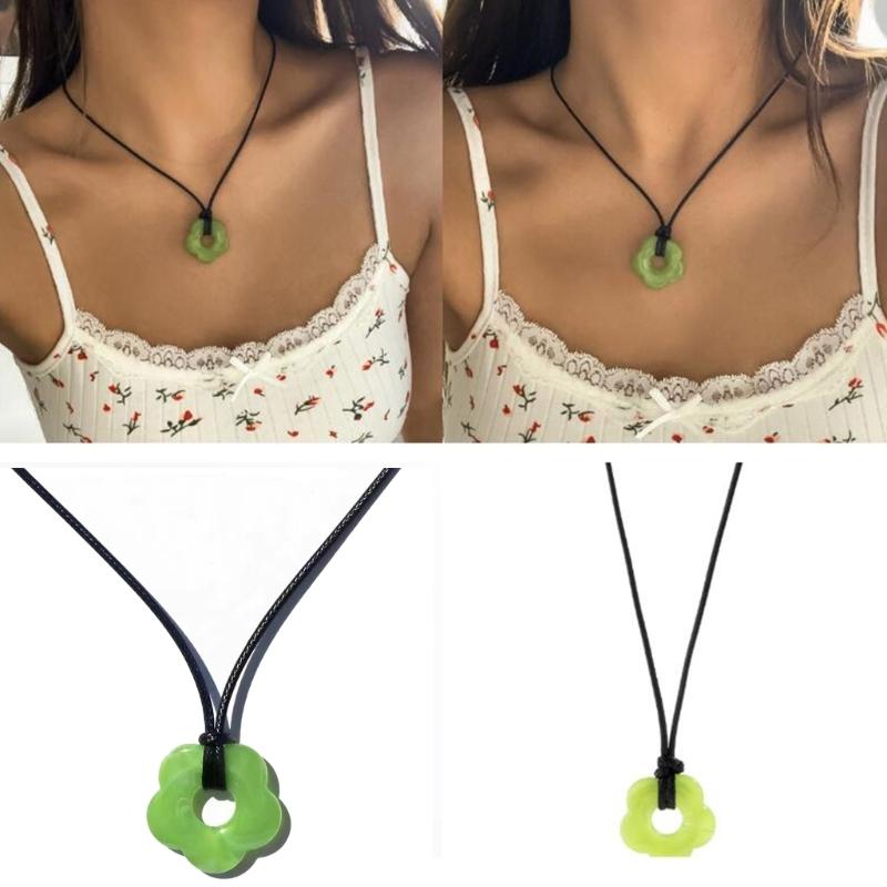 Ins Simple Hollow Plum Pendant Necklace Korean Style Fashion Novel Female All-match Necklace Acrylic Flower Choker