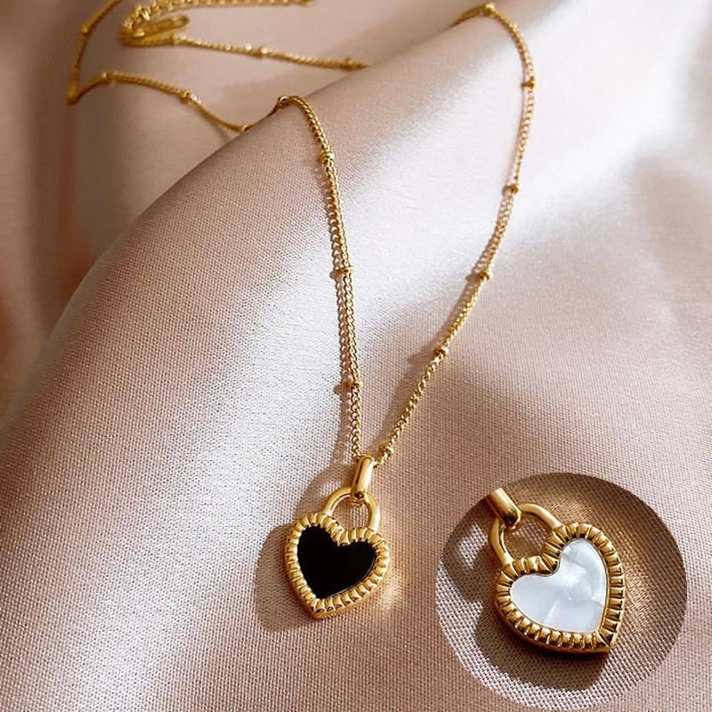 Vintage Love Heart Pendant Necklace For Women Trend Aesthetic Gold Color Metal Chain Collar Choker Party Jewelry Birthday Gifts
