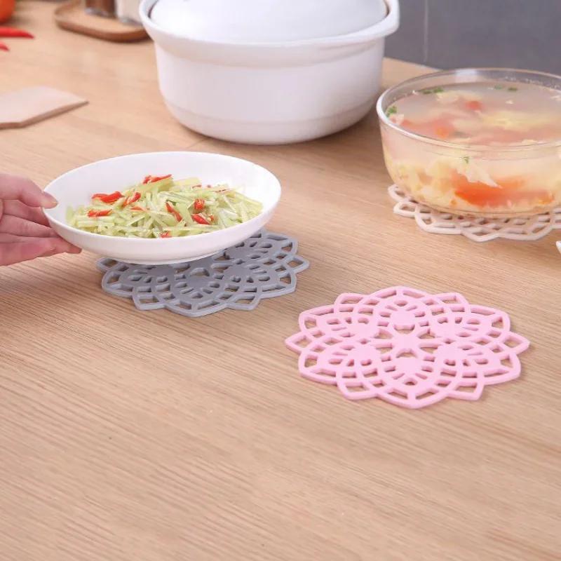Heat Resistant Tea Coaster Mat, Universal Non-Slip Silicone Pad for Hot Pots & Mugs, Kitchen Dining Accessory