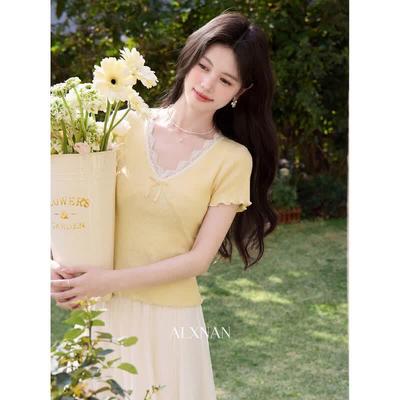 Lu Xiangnan Gentle Whisper V-neck Lace Bow T-Shirt
