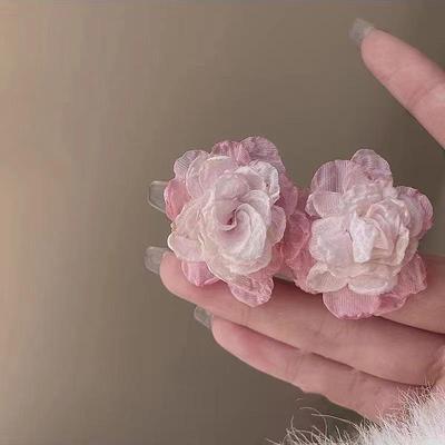 Forest-Inspired Fresh Flower Earrings: Elegant, High-End, Fashion Accessories with a Unique Design.