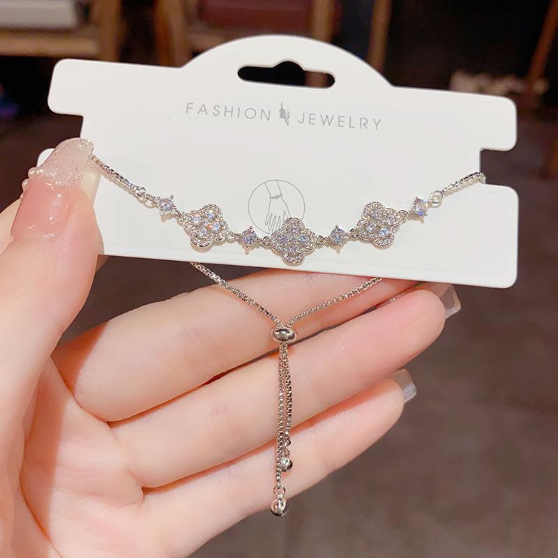 Vintage Style Three-Stone Flower Charm Bracelet with Zircon Stones 18K Gold Plated Copper Alloy Luxurious Women's Gift