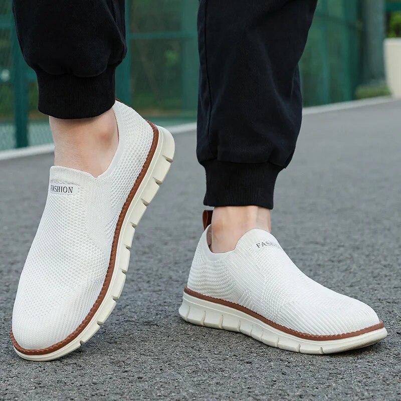 Breathable Men Casual Shoes Lightweight Outdoor Male Walking Shoes Anti-slip Men's Sneakers Slip On Flats Running Shoes
