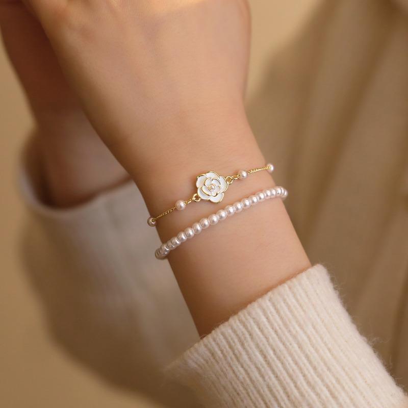 Echtgold-Galvanisierung tropfende Kamelienperle zweiteiliges Set Armband elegantes Armband Nischen-Design Schmuck Damen