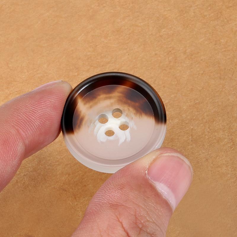 Gjennomsiktige mønsterknapper i resin, Herre- og dameklær, Kåper, Gensere, Dresser, Eksklusive runde knapper, Allsidige kåpeknapper
