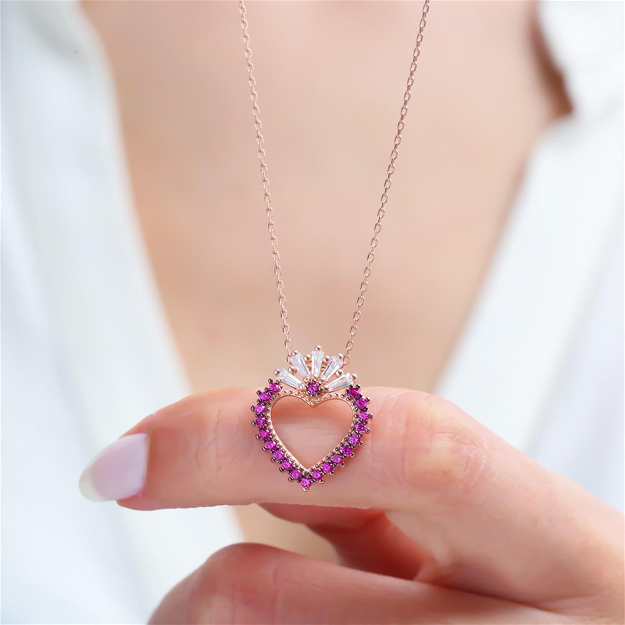 

Fuşya Taşlı Kalp İhtişamı Rose Renk Gümüş Kolye