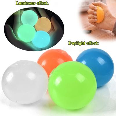 6/12 Stück Leuchtender Klebriger Ball Leuchtet im Dunkeln Wand Decke Klebriger Ball TPR Angstabbau Stressball
