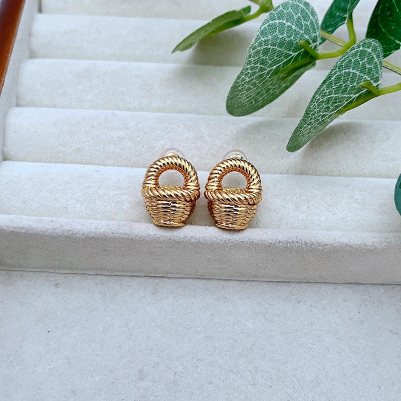 

Chic Bamboo Basket Metal Earrings: Light Luxury & Playful Design
