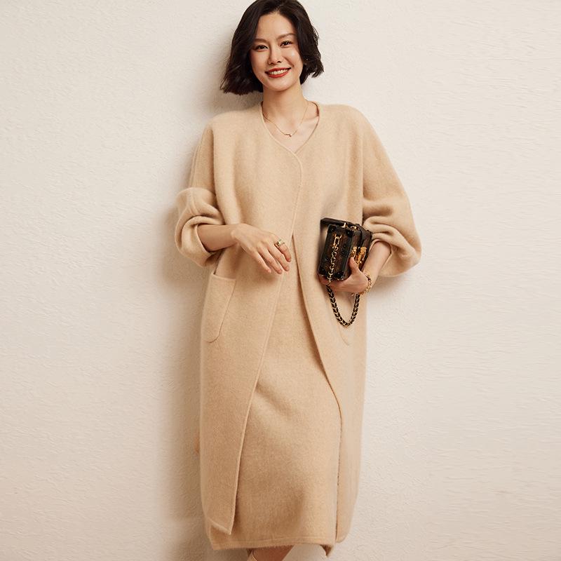 Versatile Cashmere Long Coat: Round Neck, Buttonless, Mid-Length, Stylish and Casual, Long-Sleeved Outerwear for Autumn/Winter.