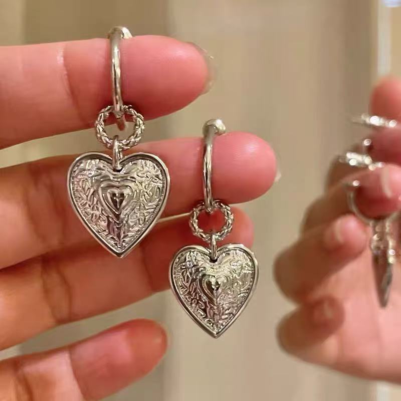 Retro Embossed Heart Stud Earrings Light Luxury Niche High Texture Personalized Versatile Temperament Fashion Ear Jewelry Holiday Gift For Ladies
