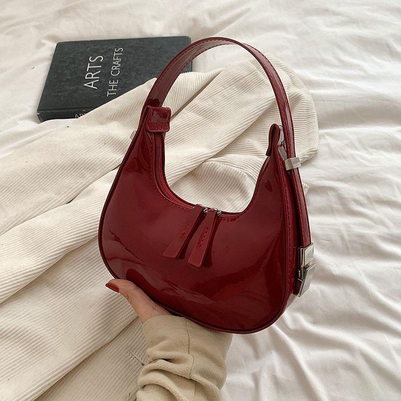 Korean Ins Niche Design Patent Leather Women's Bag 2025 New Autumn and Winter Tide Fashion Versatile Shoulder Bag Underarm Bag Tide