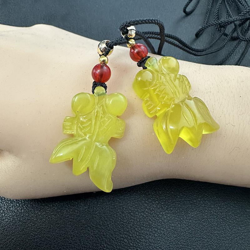 Golden Jade Xiuyan Jade Goldfish Pendant – Available in Large Quantities, Similar Style to Xiaohongshu Douyin.