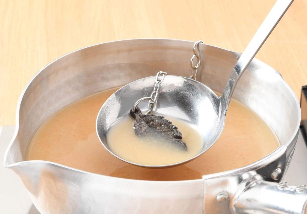 Ikenaga Iron Works Nambu Iron Leaf 5.7 x 2.7 x 0.1cm