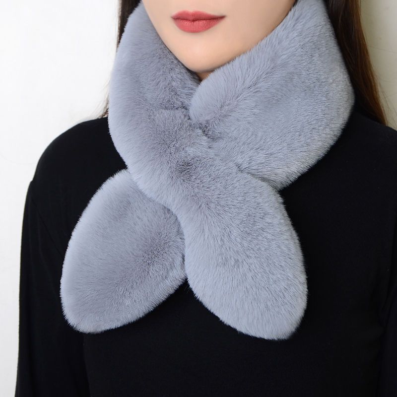 Neck Protector with Warm Leaves and Cute Fur Collar