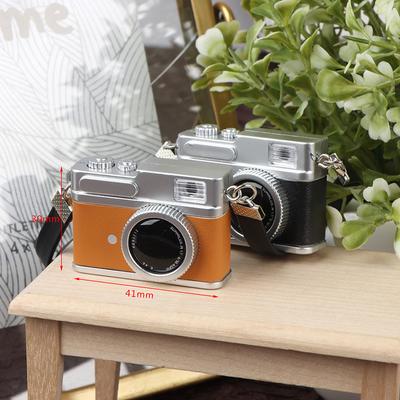 1ks mini fotoaparát model domečku pro panenky Miniaturní retro model fotoaparátu dekorativní hračka může zářit