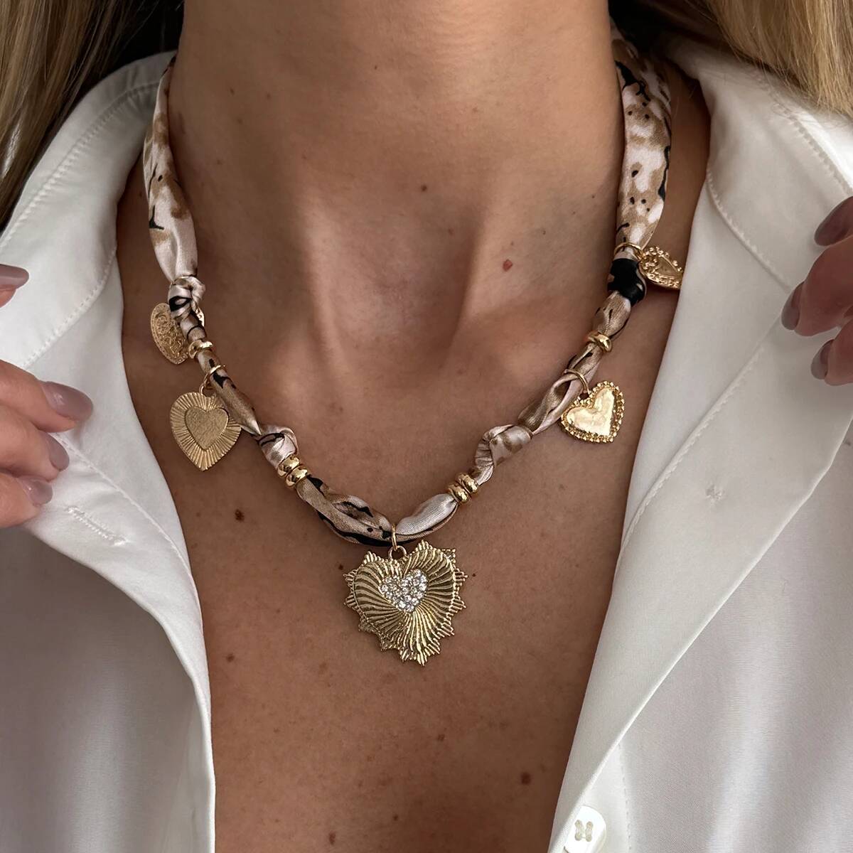 

Ingemark Trendy Temperament Scarf Necklace Women Elegant Gold Color Big Love Heart Rhinestone Pendant Necklace New Year Jewelry