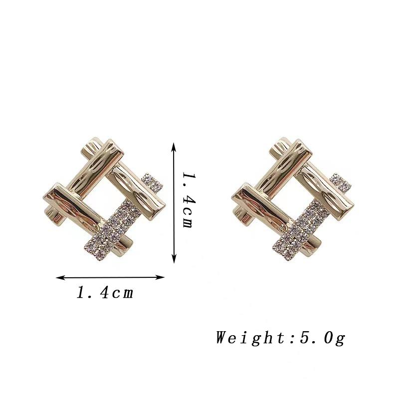 

Fashion Hollow Square Stud Earrings for Women Golden Smooth Metal Patchwork Crystal Rhombus Small Earrings Geometric Zircon