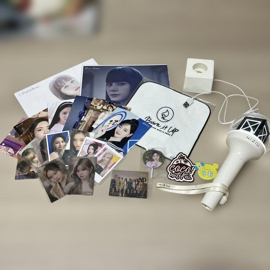 

[USED] First come, first served NIZIU official penlight with bonus