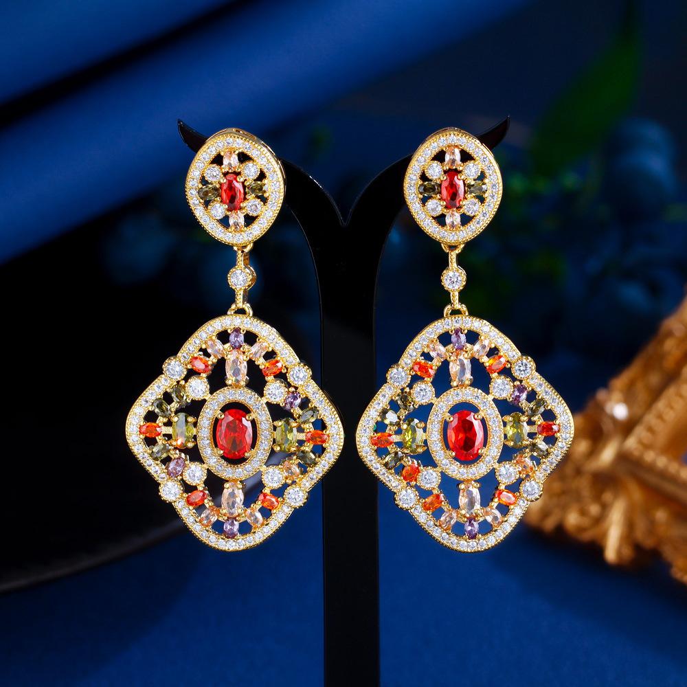 Boucles d'oreilles rétro de luxe léger style cour incrustées de diamants Boucles d'oreilles en zircon de couleur luxueuse Bijoux élégants pour défilé de rue Ruili