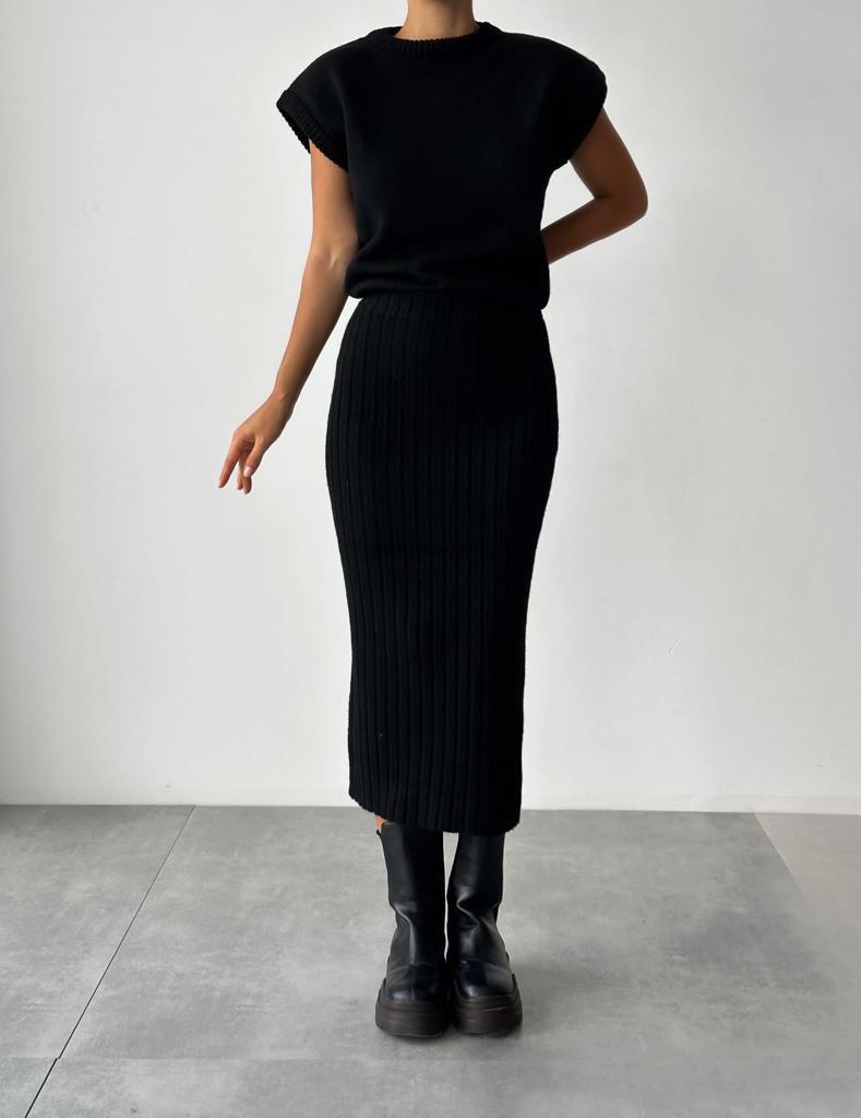 2024 Women's Fashion Sweater Set: Sleeveless Pullover Top & Slim Fit Long Skirt