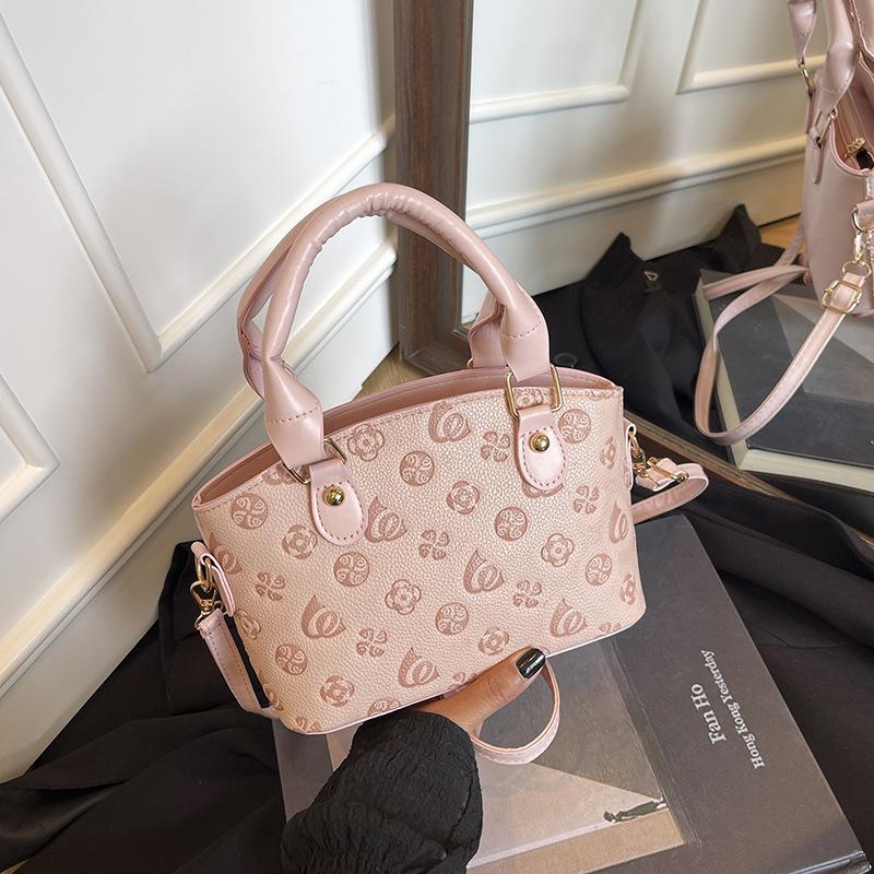 

2025 новая модная универсальная наплечная сумка-мессенджер женская высококлассная нишевая дизайнерская сумочка сумка для通勤 сумка-пельмень розовый