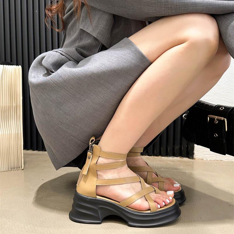 

Босоножки на платформе 2025 лето новая популярная студенческая женская обувь удобный ремешок закрытый носок маффин подошва римские туфли 40