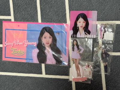 Jang Wonyoung Merchandise, Including Nameplates, Acrylic Stands, Keyrings, and Other Goods for Sale.