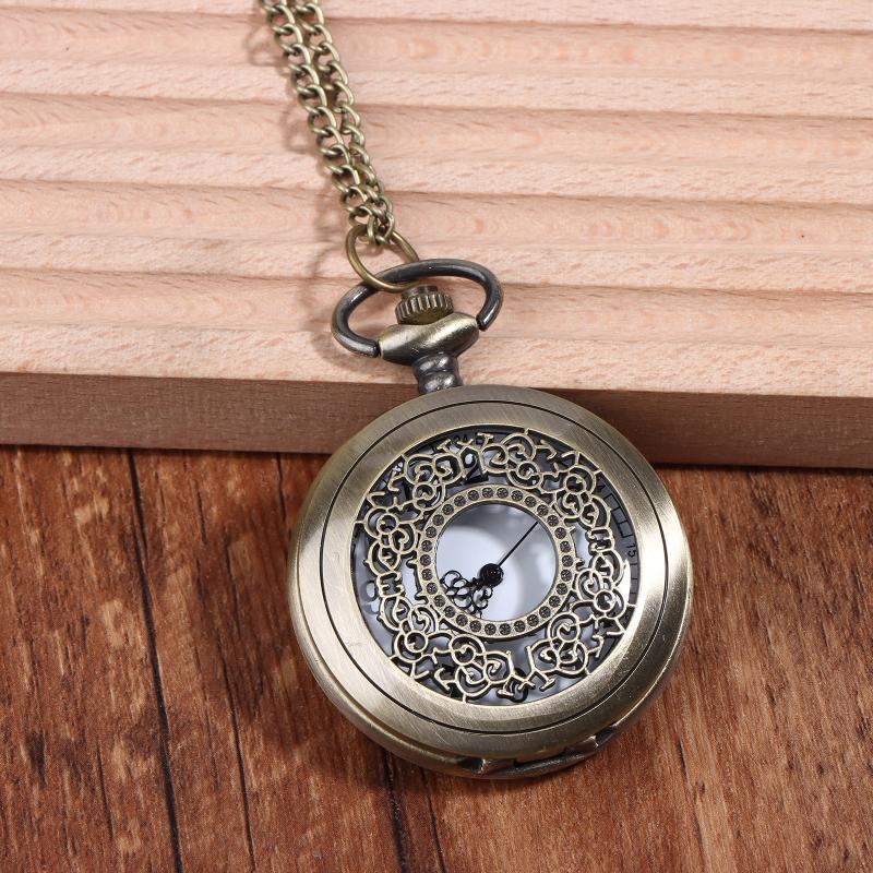 Retro Hollow Round Quartz Pocket Watch Necklace Antique Pendant Stylish Accessories Creative Gift for Collectors Cosplay Events