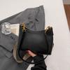 Niche French Medieval Armpit Bag Women's New Versatile Retro Commuter Baguette Bag Temperament Shoulder Handbag